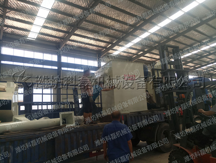 襄阳用裕橡胶(jiao)制造有限公司(si)攪拌、輸送整套(tào)設備發貨實拍(pāi) 螺旋輸送 絞龍(long) 料倉 攪拌站 第(dì)3張