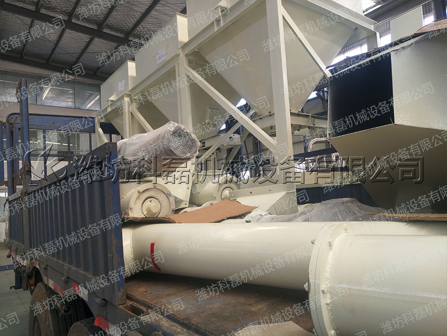 襄阳用裕橡胶(jiāo)制造有限公司(sī)攪拌、輸送整套(tao)設備發貨實拍(pāi) 螺旋輸送 絞龍(lóng) 料倉 攪拌站 第(dì)1張