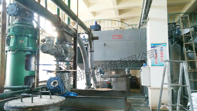 襄阳(yang)用裕橡胶(jiao)制造有限(xian)公司管鏈(liàn)輸送機 管(guan)鏈輸送機(jī) 輸送設備(bèi) 第1張