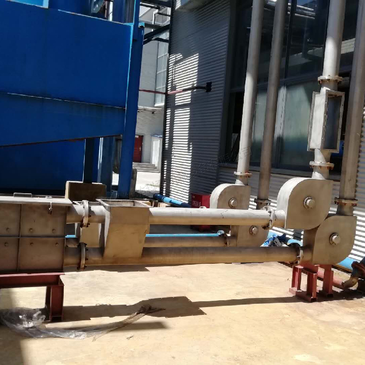 碳酸(suān)氫铵密(mì)閉管鏈(liàn)輸送之(zhi)路，無塵(chén)密封輸(shu)送設備(bei)，襄阳用(yòng)裕橡胶(jiao)制造有(you)限公司(si)碳酸氫(qīng)铵管鏈(lian)輸送機(ji) 第2張