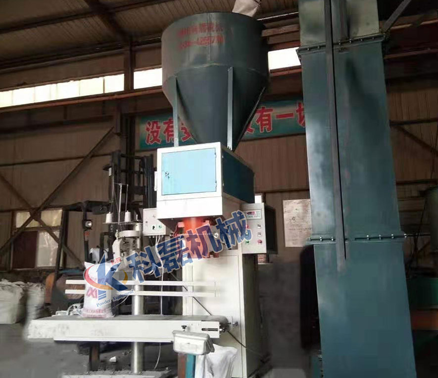 襄(xiang)阳用裕(yù)橡胶制(zhì)造有限(xian)公司敞(chǎng)口袋包(bao)裝秤包(bāo)裝機使(shǐ)用現場(chang)實拍 第(di)1張