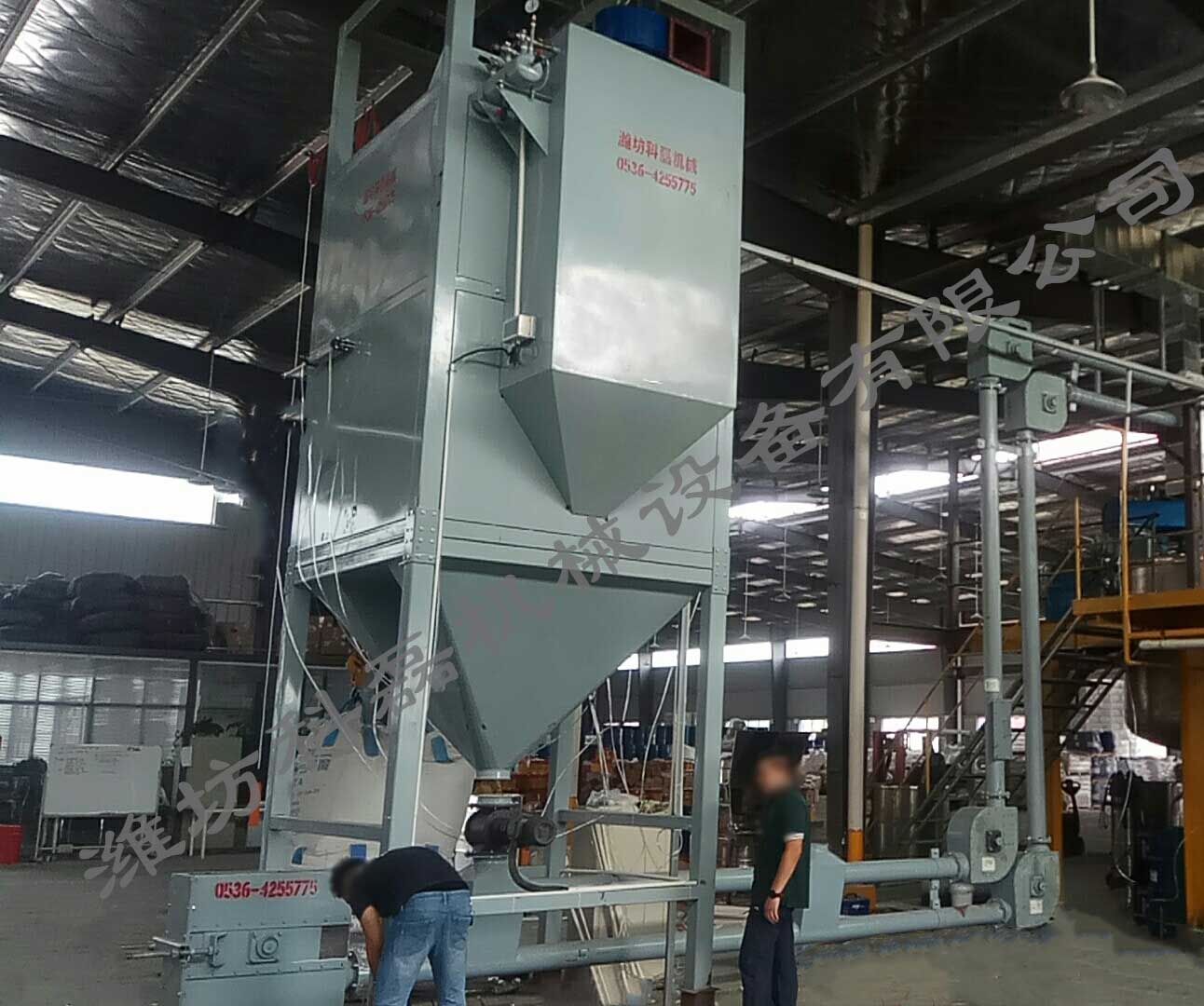 襄阳用裕橡胶制(zhi)造有限公司管鏈(liàn)輸送機噸袋拆包(bao)機使用現場實拍(pāi) 第1張