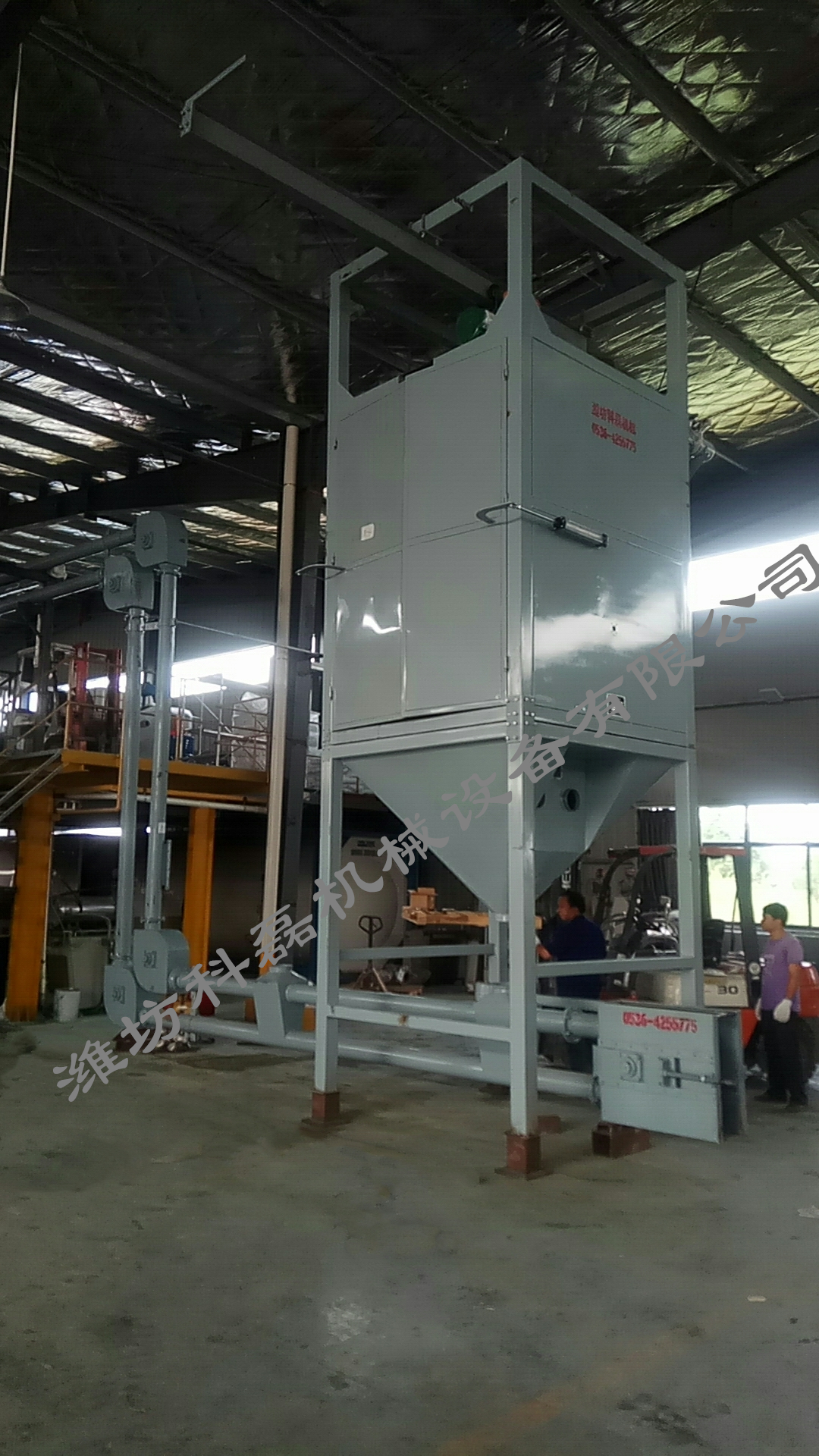 襄阳用裕橡(xiàng)胶制造有限公司(si)管鏈輸送機噸袋(dai)拆包機使用現場(chang)實拍 第3張