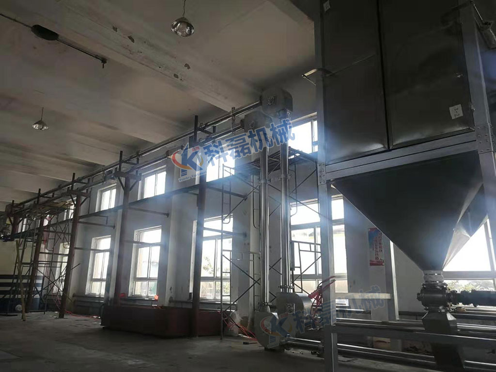 襄阳用裕橡(xiàng)胶制造有限(xiàn)公司管鏈輸(shū)送機客戶安(ān)裝使用現場(chang)實拍 第2張