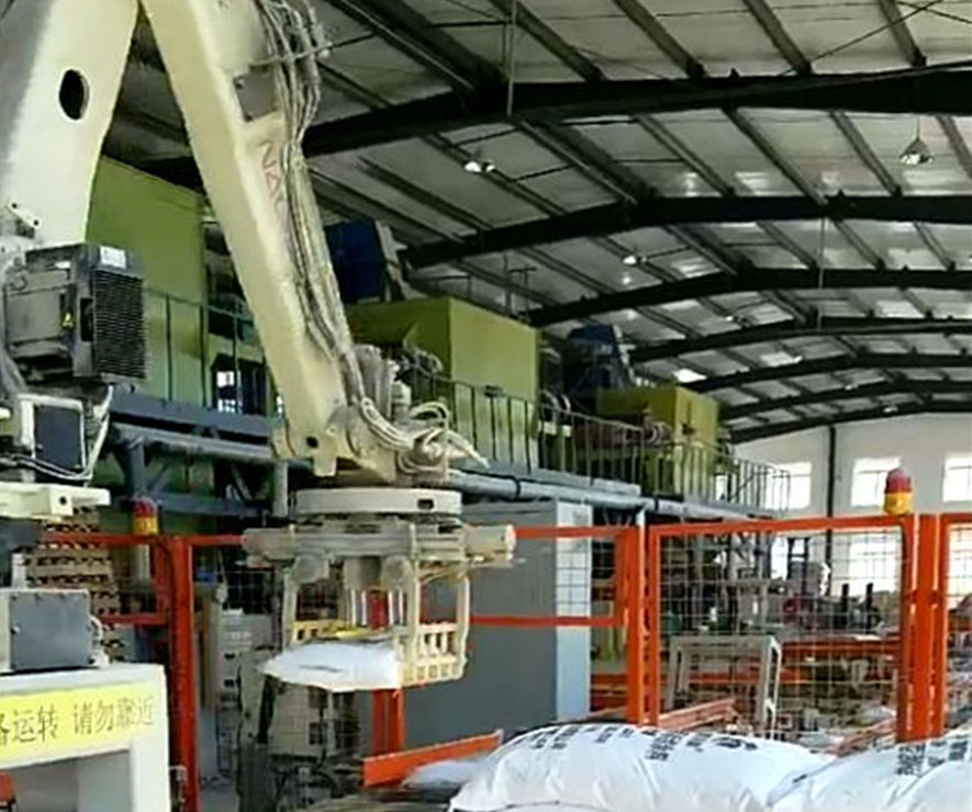 全自(zi)動碼垛(duǒ)機器人(ren)