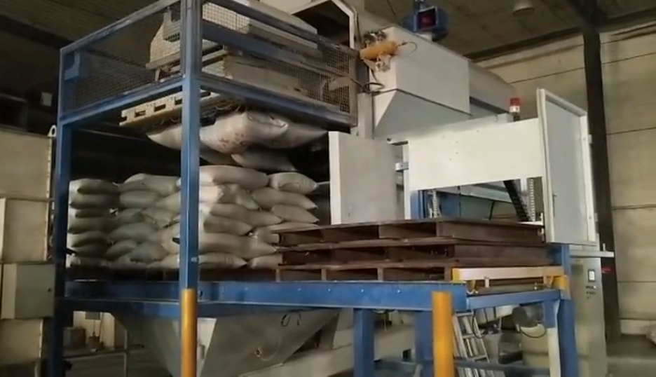 襄阳(yang)用裕橡胶(jiāo)制造有限(xian)公司自動(dòng)拆垛機 第(dì)1張