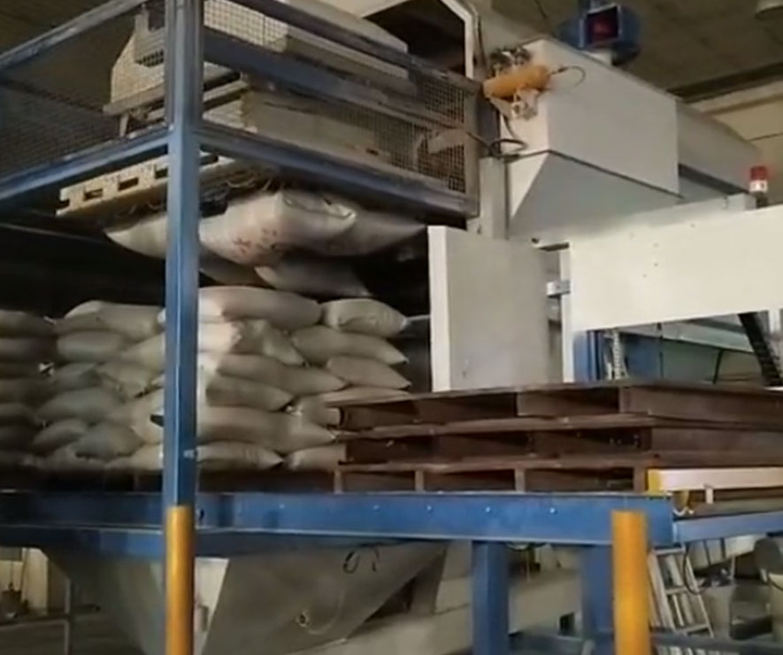 襄阳用(yòng)裕橡胶制造有(yǒu)限公司自動拆(chāi)垛機