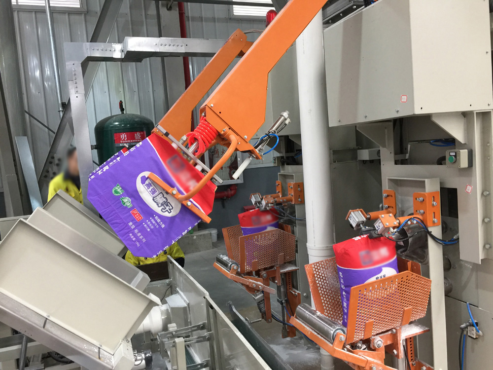 全自動閥(fa)口上袋機 自動上(shang)袋機 全自動包裝(zhuang)機 第1張