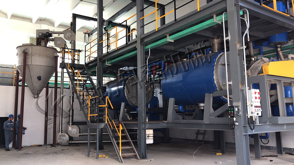 襄阳(yáng)用裕橡(xiang)胶制造(zao)有限公(gōng)司不鏽(xiù)鋼管鏈(lian)輸送機(ji)客戶現(xian)場實拍(pāi) 第2張