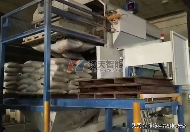 自動拆包(bao)機和自動(dong)拆垛機結(jie)合适用快(kuài)速拆袋卸(xiè)料效率高(gāo) 第2張