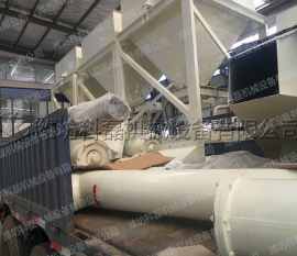 襄阳用(yòng)裕橡胶(jiao)制造有(yǒu)限公司(si)攪拌、輸(shu)送整套(tào)設備發(fā)貨實拍(pāi) 螺旋輸(shū)送 絞龍(lóng) 料倉 攪(jiǎo)拌站